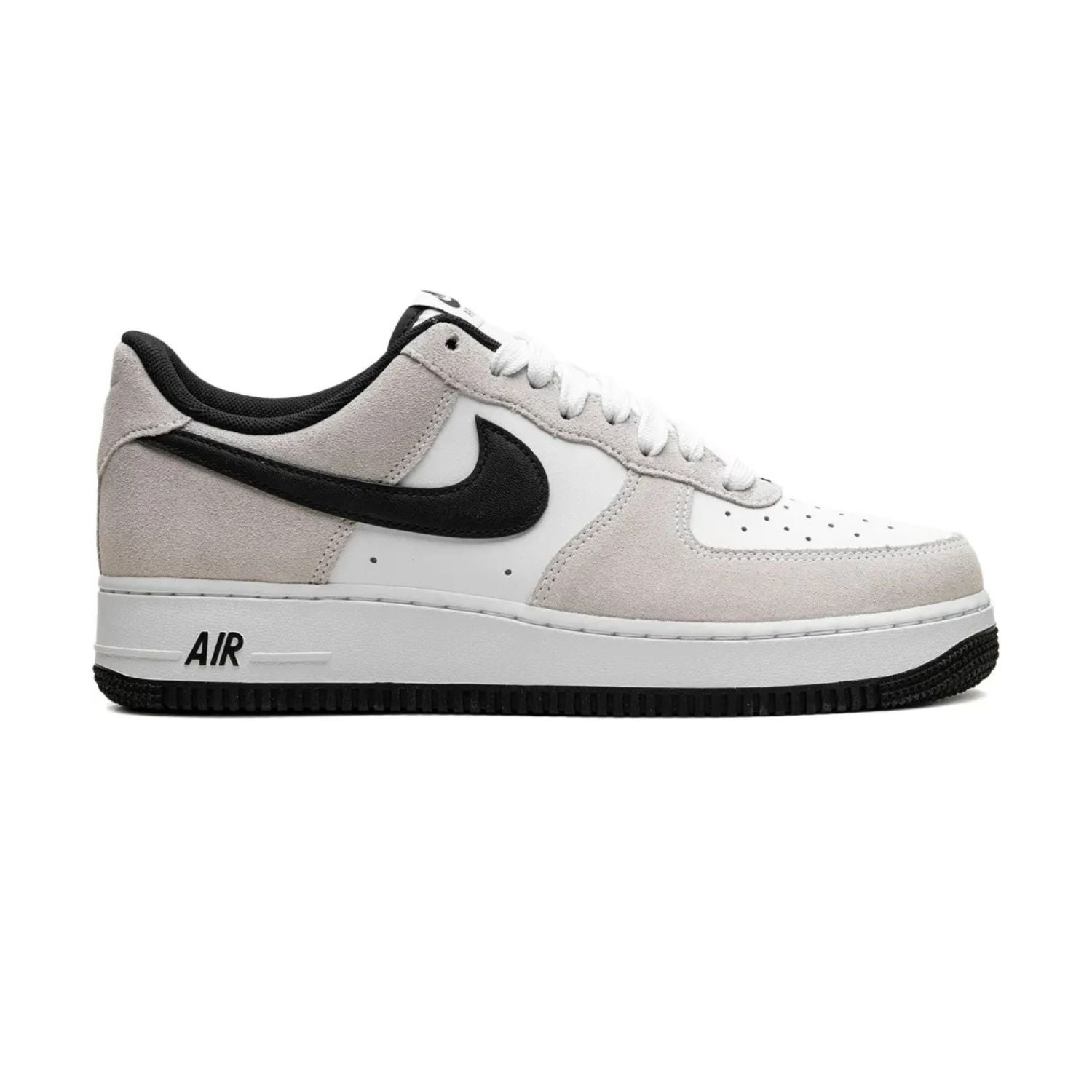 TENIS NIKE AIR FORCE 1 07 LV8 IB6388 100 – Chloro Sneakers