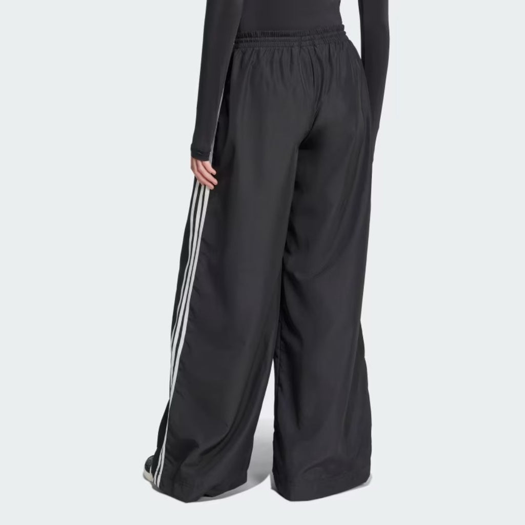 CALCA ADIDAS OVERSIZED TP JD3390 – Chloro Sneakers