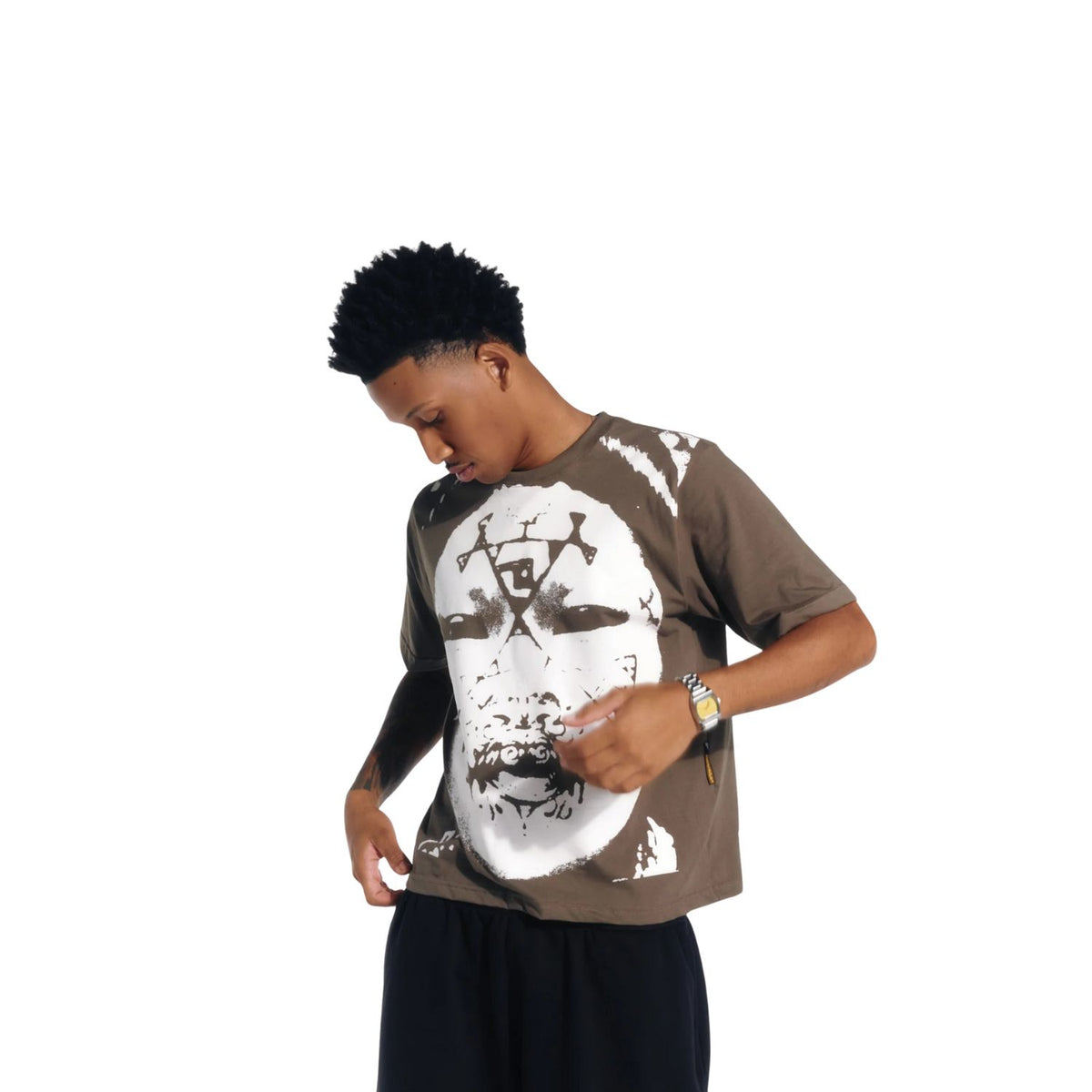 CAMISETA-MAD-MISTICA-MARROM-