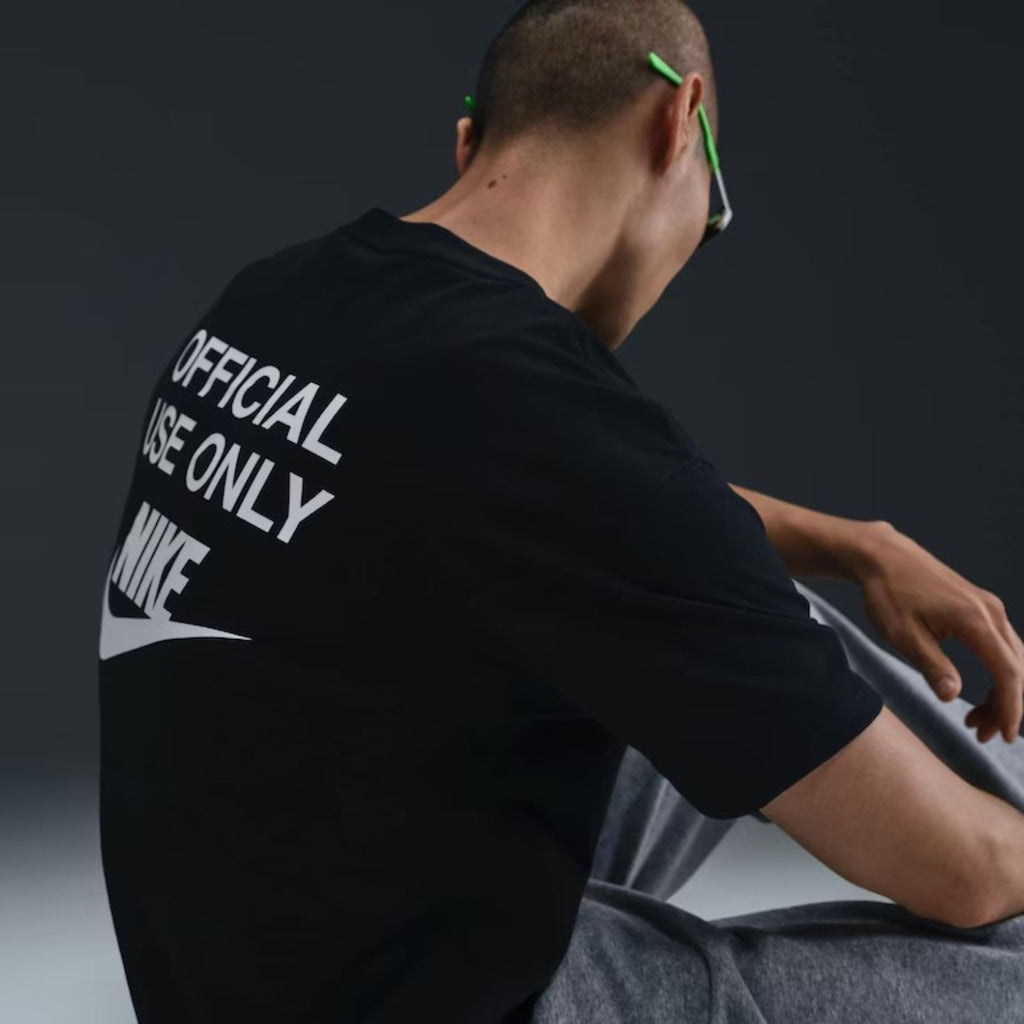 CAMISETA NIKE M90 OC REMIX HJ0774 010 – Chloro Sneakers