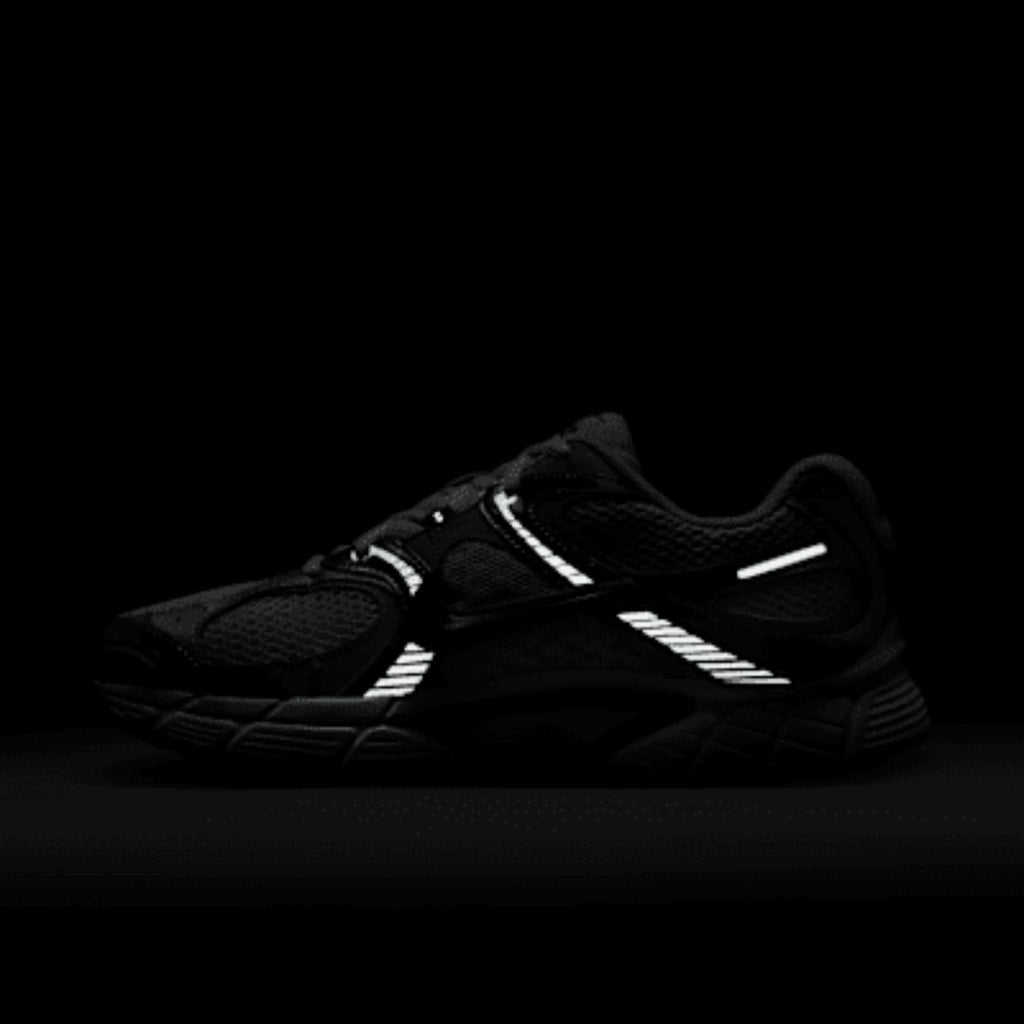 TENIS NIKE V5 RNR HJ5228 100 – Chloro Sneakers